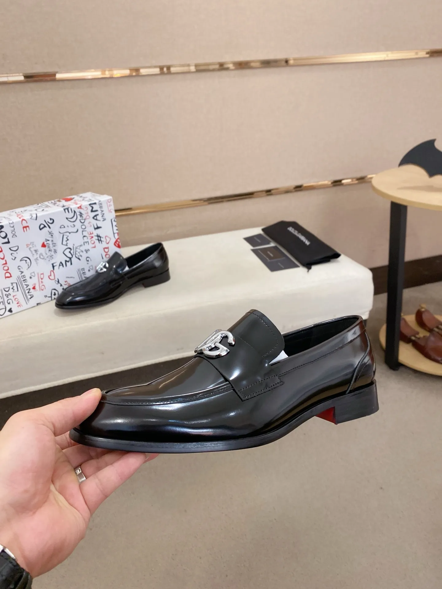 Men's clothing and shoes💰 520💰🌲DG top-notch🔍🔍men's new leather shoes🚹sold at the same time⚠The uppers are imported cowhide from Italy, the entire imported cowhide lining, and imported accessories💪💪, completely 1⃣️ vs. 1⃣️🇮🇹 💪💪, ⚠Sole: The original sole is specially provided by the original factory, the exclusive movable molded sole is super comfortable, ⚠Original factory follow-up goods, 🔍🔍high quality, can be entered and exited at will, welcome to compare ⚠Size number: 38-44. Can be customized 45 non-returnable